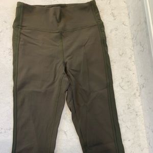 Lululemon capris size 4 hunter green